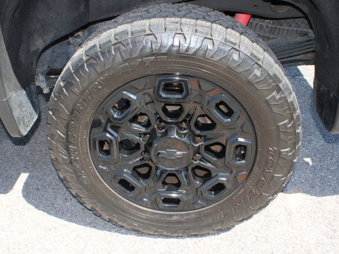Used 2022 Chevrolet Silverado 2500 LTZ w/ LTZ Plus Package AWD/4WD image 11