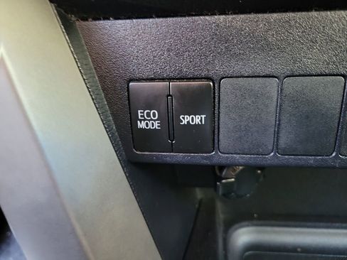 Used 2016 Toyota RAV4 XLE image 23