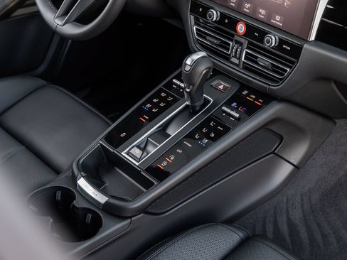 New 2026 Porsche Macan AWD/4WD image 34