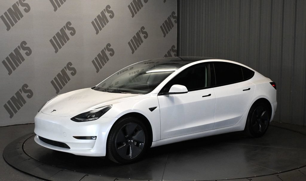 Used 2023 Tesla Model 3 Standard Range RWD image 1