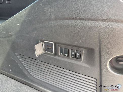 Used 2023 GMC Yukon XL Denali AWD/4WD image 9