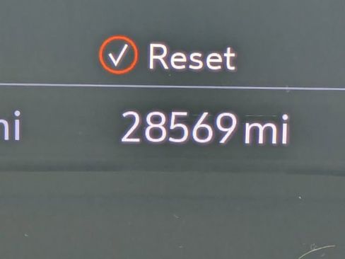 Used 2023 Buick Envision Avenir image 36