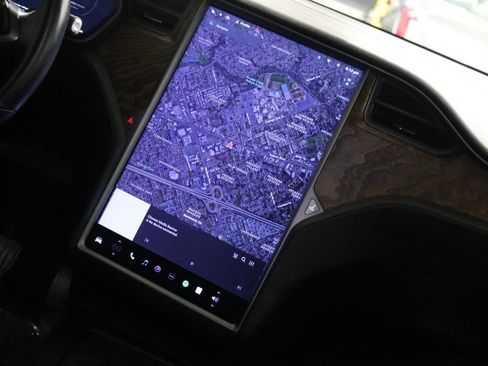 Used 2020 Tesla Model X image 36