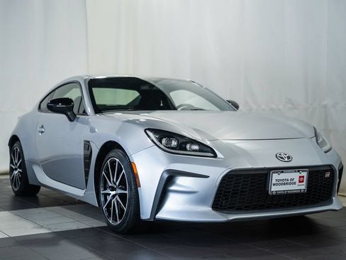 Used 2023 Toyota GR86 RWD image 1