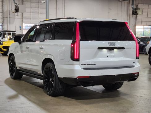 Used 2025 Cadillac Escalade Sport Platinum w/ LPO, ONYX Package AWD/4WD image 8
