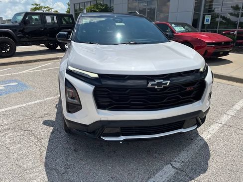Used 2025 Chevrolet Equinox RS w/ Convenience Package III AWD/4WD image 9