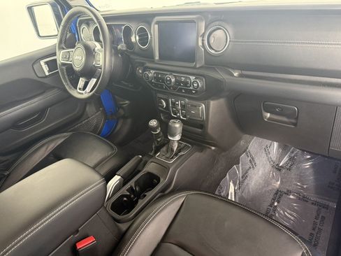 Used 2022 Jeep Wrangler Unlimited Sahara w/ Cold Weather Group AWD/4WD image 11