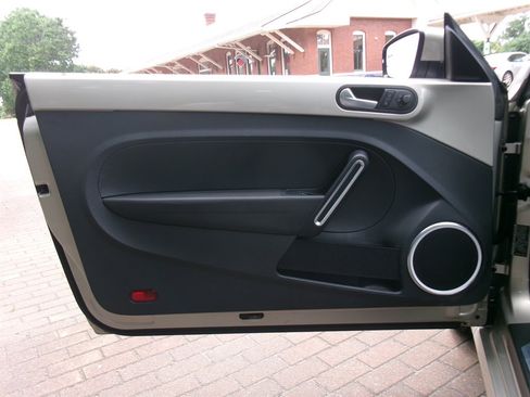 Used 2013 Volkswagen Beetle 2.5 50's Edition FWD image 15