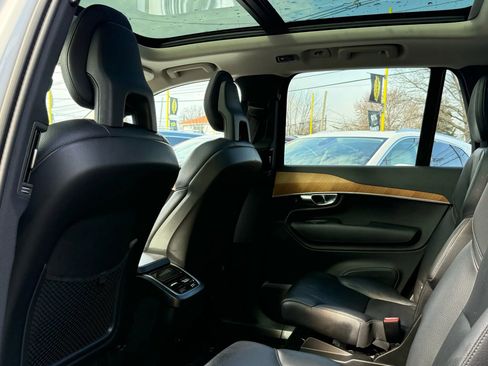 Used 2022 Volvo XC90 T6 Momentum w/ Climate Package image 27