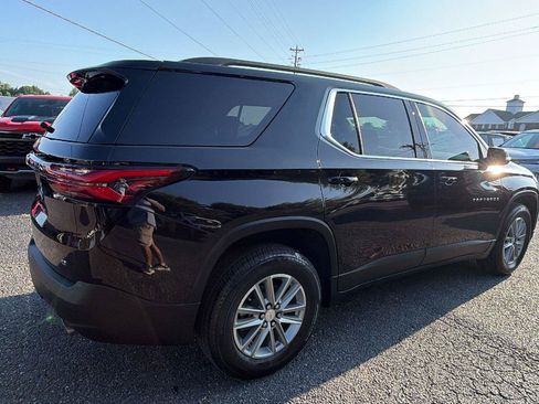 Used 2023 Chevrolet Traverse LT FWD image 8