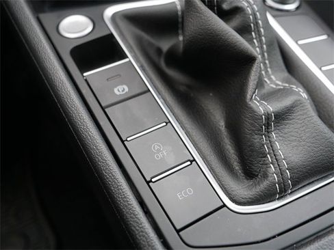 Certified 2025 Volkswagen Jetta SE image 31