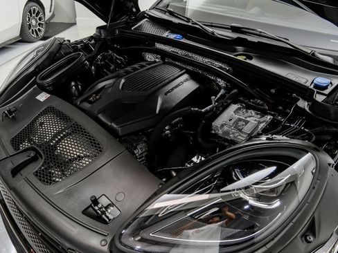 Used 2024 Porsche Macan AWD/4WD image 62