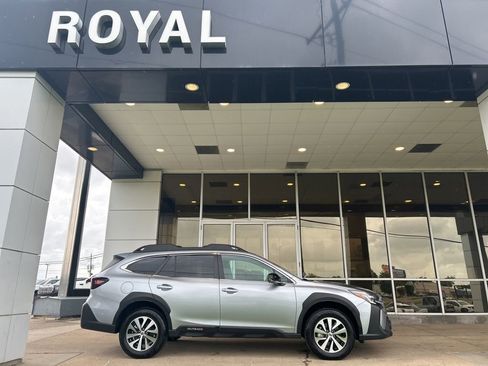 Used 2024 Subaru Outback Premium AWD/4WD image 1