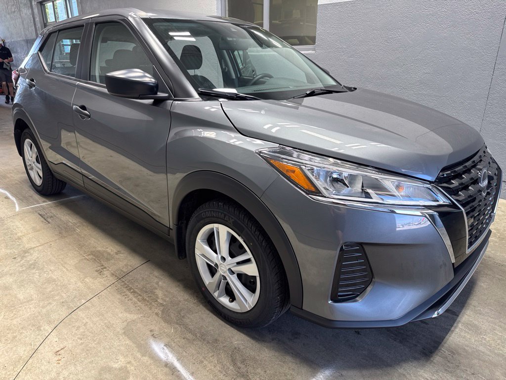Used 2025 Nissan Kicks Play S FWD image 4
