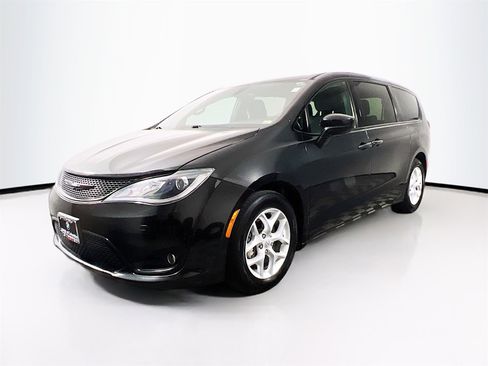 Used 2018 Chrysler Pacifica Touring Plus w/ S Appearance Package image 3