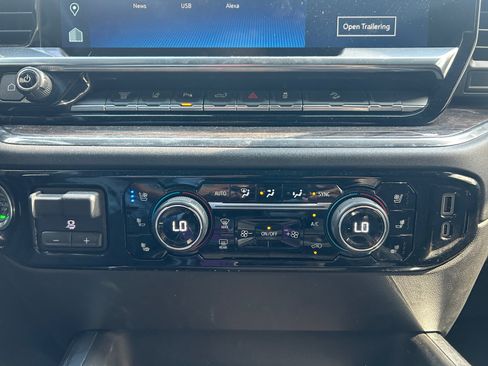 Used 2024 Chevrolet Silverado 2500 LTZ w/ LTZ Convenience Package AWD/4WD image 18