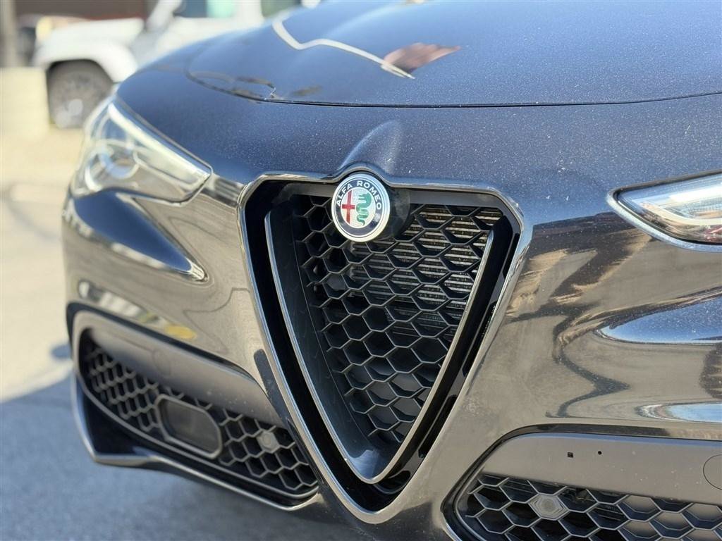 Used 2021 Alfa Romeo Stelvio Ti w/ Nero Edizione AWD/4WD image 10
