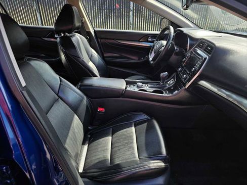 Used 2023 Nissan Maxima SV w/ Floor Mat Group FWD image 10