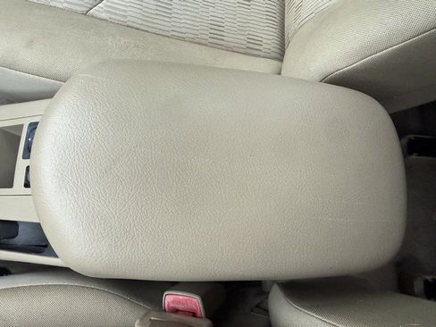 Used 2011 Toyota RAV4 2WD w/ Base L4 Extra Value Pkg image 27
