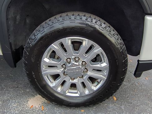 Used 2023 GMC Sierra 2500 Denali w/ Denali Ultimate Package image 11