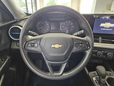 Used 2024 Chevrolet Trax LS FWD image 18