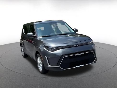Used 2025 Kia Soul LX w/ LX Technology Package FWD image 15