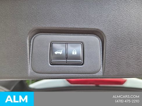 Used 2025 Nissan Rogue SV FWD image 14