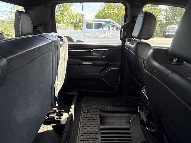 Used 2022 RAM 1500 Laramie AWD/4WD image 6