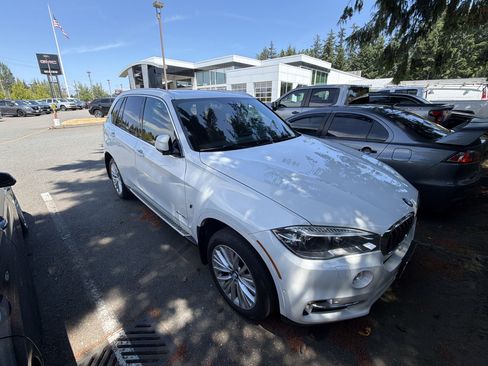 Used 2017 BMW X5 xDrive40e w/ Premium Package AWD/4WD image 3