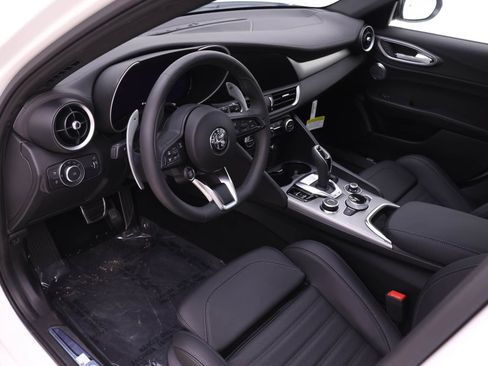 New 2025 Alfa Romeo Giulia AWD image 6
