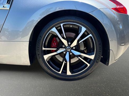 Used 2020 Nissan 370Z Touring Sport RWD image 11