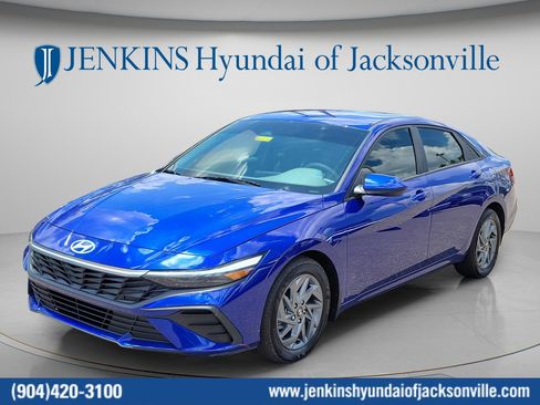 Certified 2024 Hyundai Elantra SEL FWD image 7