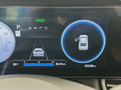 Used 2025 Hyundai Elantra SEL FWD image 14