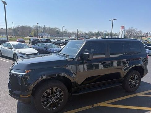 Certified 2025 Lexus GX 550 w/ Cold Area Package image 3