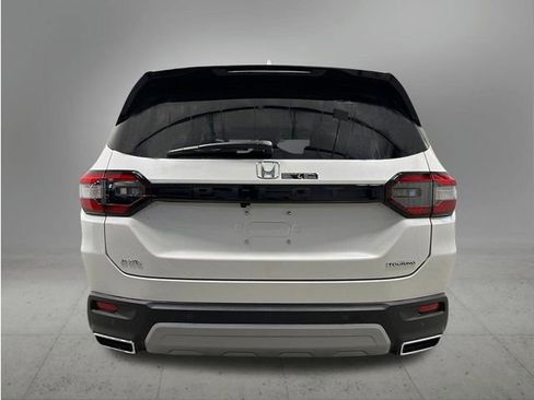 New 2025 Honda Pilot Touring image 4