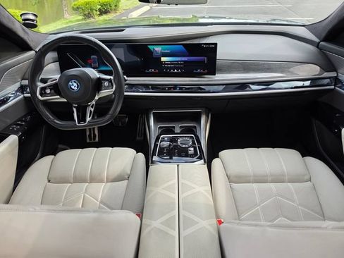 Used 2023 BMW i7 xDrive60 AWD/4WD image 35