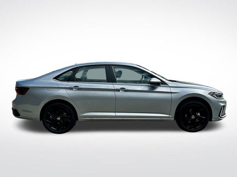 New 2026 Volkswagen Jetta SE FWD image 4