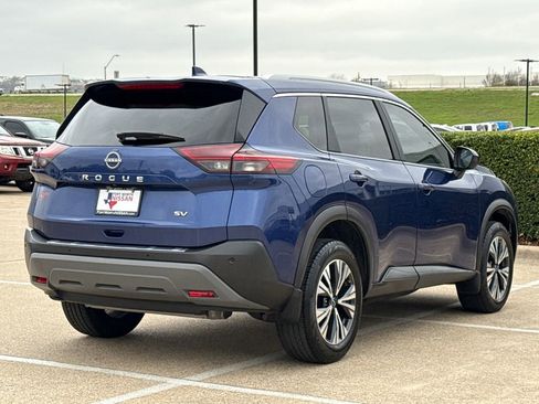 Used 2023 Nissan Rogue SV w/ SV Premium B Package image 9