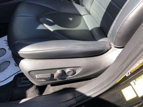 Used 2023 Toyota Highlander XLE AWD/4WD image 16