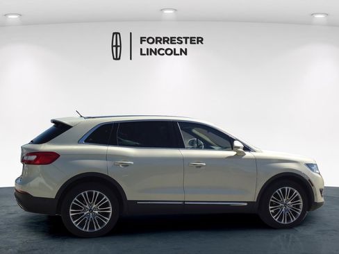 Used 2016 Lincoln MKX Reserve w/ Technology Package AWD/4WD image 2