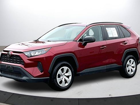 Used 2021 Toyota RAV4 LE image 4