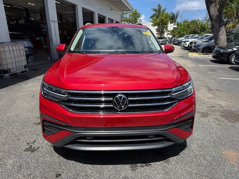 Used 2023 Volkswagen Tiguan SE FWD image 2