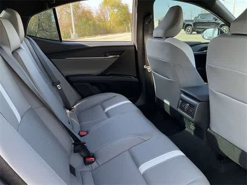 Used 2025 Toyota Camry SE image 16