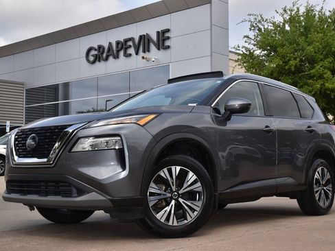 Used 2021 Nissan Rogue SV w/ Premium Package image 2