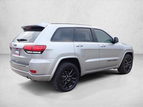 Used 2018 Jeep Grand Cherokee Altitude AWD/4WD image 4