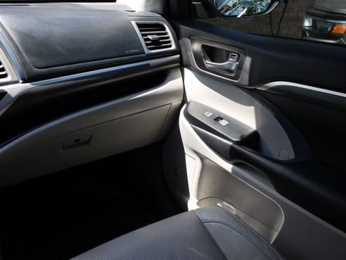 Used 2019 Toyota Highlander Limited AWD/4WD image 47