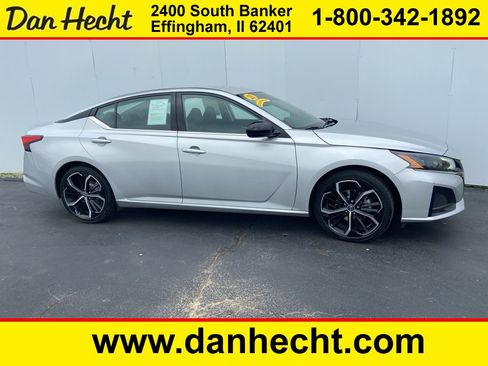 Used 2023 Nissan Altima 2.5 SR image 1