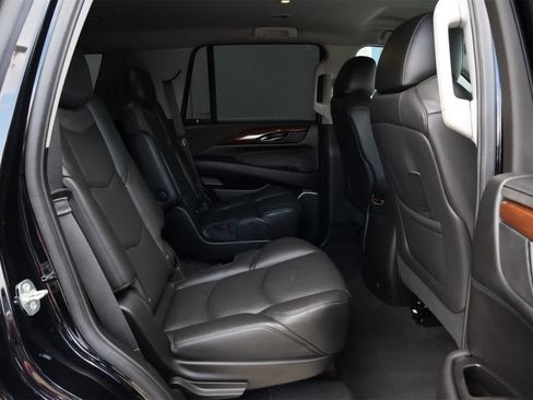 Used 2020 Cadillac Escalade 2WD image 22