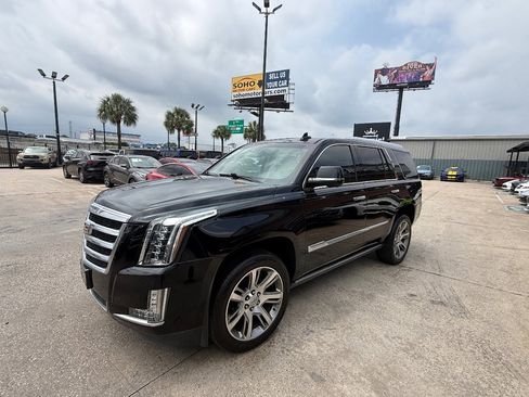 Used 2019 Cadillac Escalade Premium Luxury AWD/4WD image 7