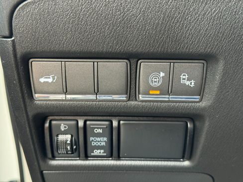 Used 2017 INFINITI QX80 4WD w/ Driver Assistance Package image 18